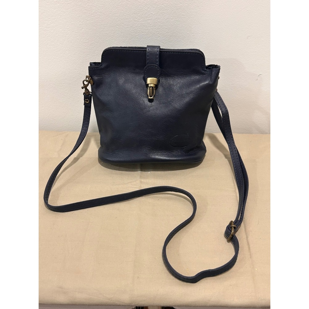 Italian genuine leather crossbody bag/shoulder purse featuring a top snap